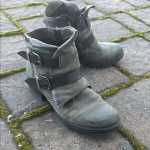 Women's Gray Ankle Boots